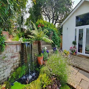 https://villa-no1-the-smithy.hotelsin-chester.com