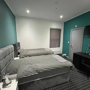 https://luxurious-en-suite-room-4.hotelsin-chester.com