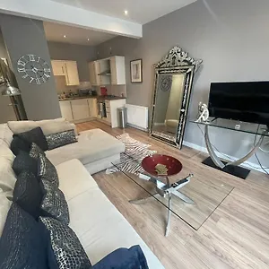 https://apt-spacious-central-2bed.hotelsin-chester.com