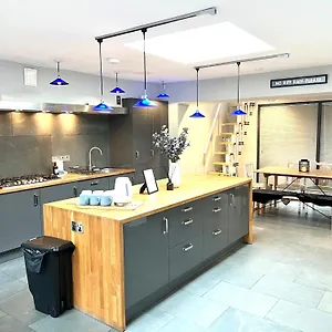 https://the-old-bakery.tophotelsbath.com