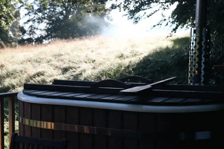 Sugi Wooden Pod Villa York Chalet