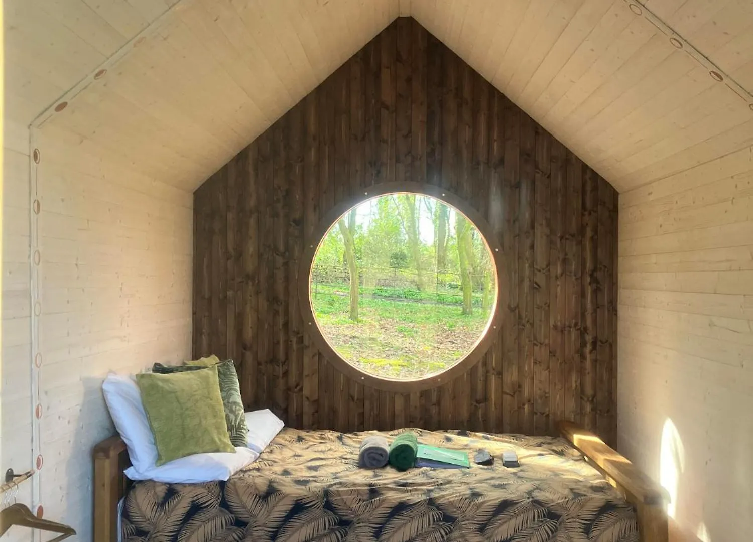 Chalet Sugi Wooden Pod Villa York