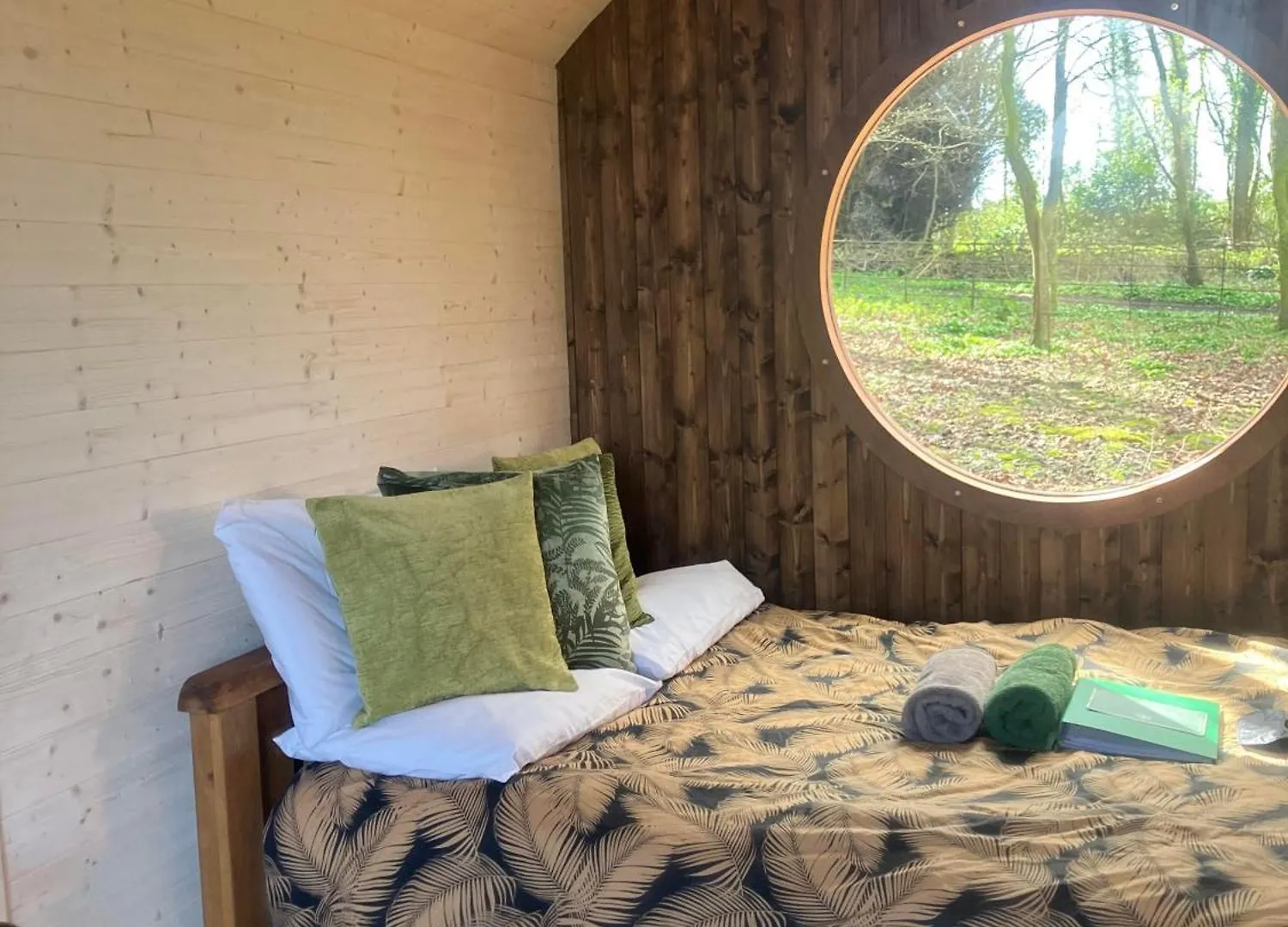 Sugi Wooden Pod Villa York Chalet
